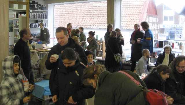 SMC_05.jpg - Lots of visitors.